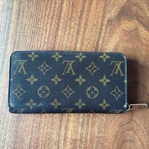 Used Louis Vuitton Zippy Wallet in Monogram